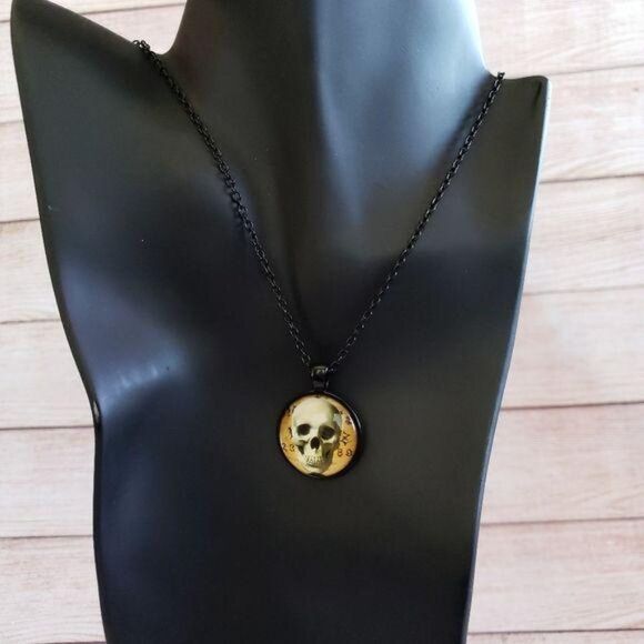 Spooky Skull Pendant Gothic Halloween Chain Necklace - Picture 1 of 8
